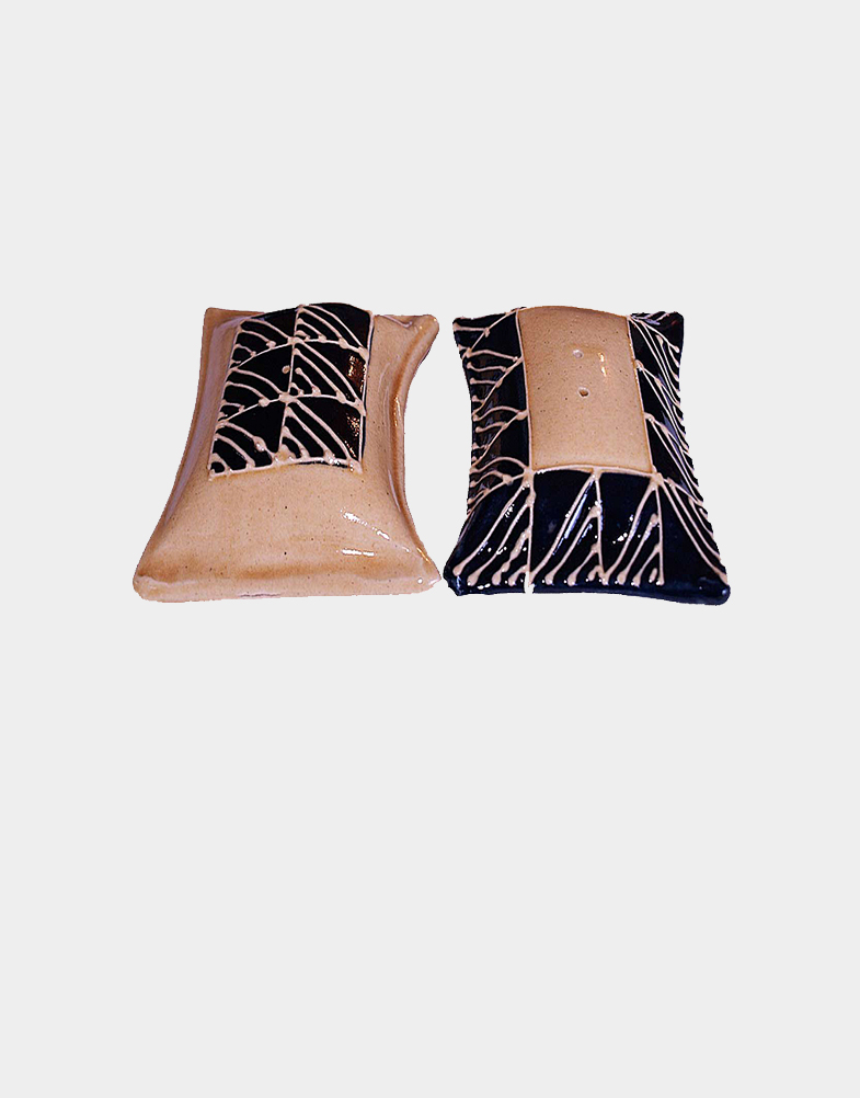 Designer Salt Pepper Shaker Pillow-shaped Salt & Pepper Shaker Set Made of Stoneware