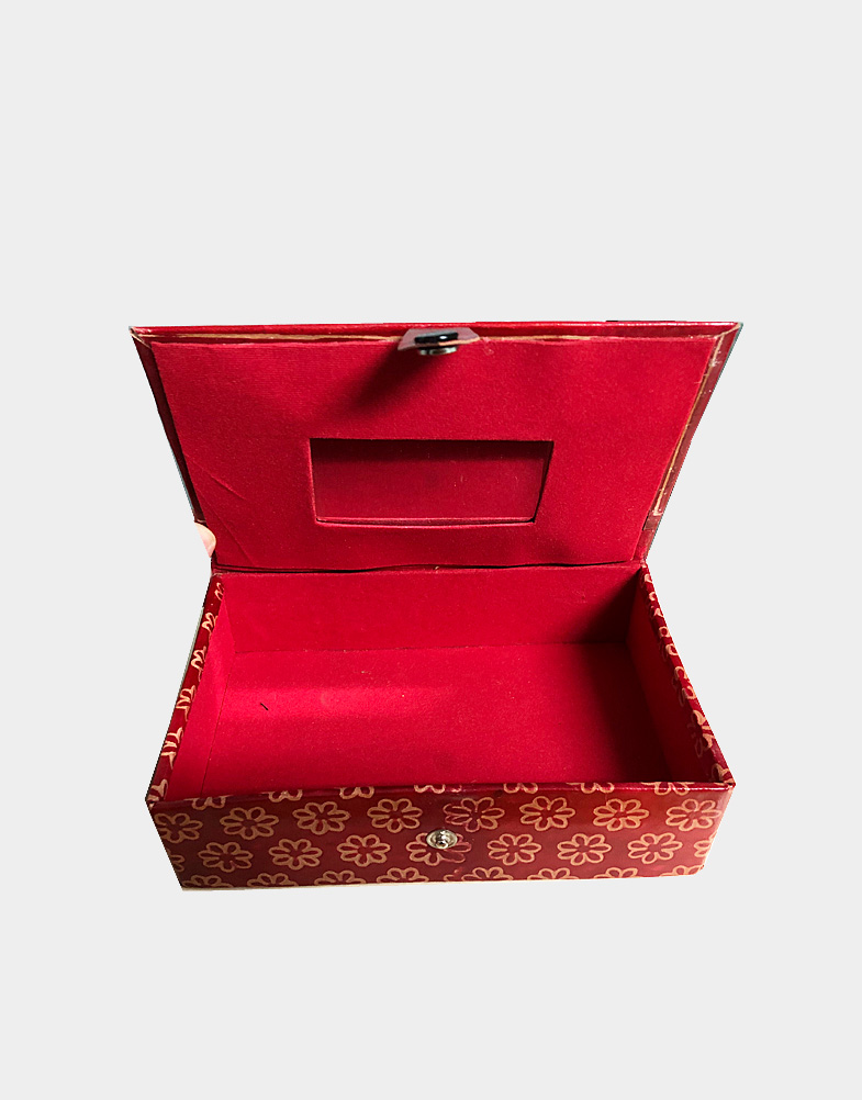 red recatangular box2-c