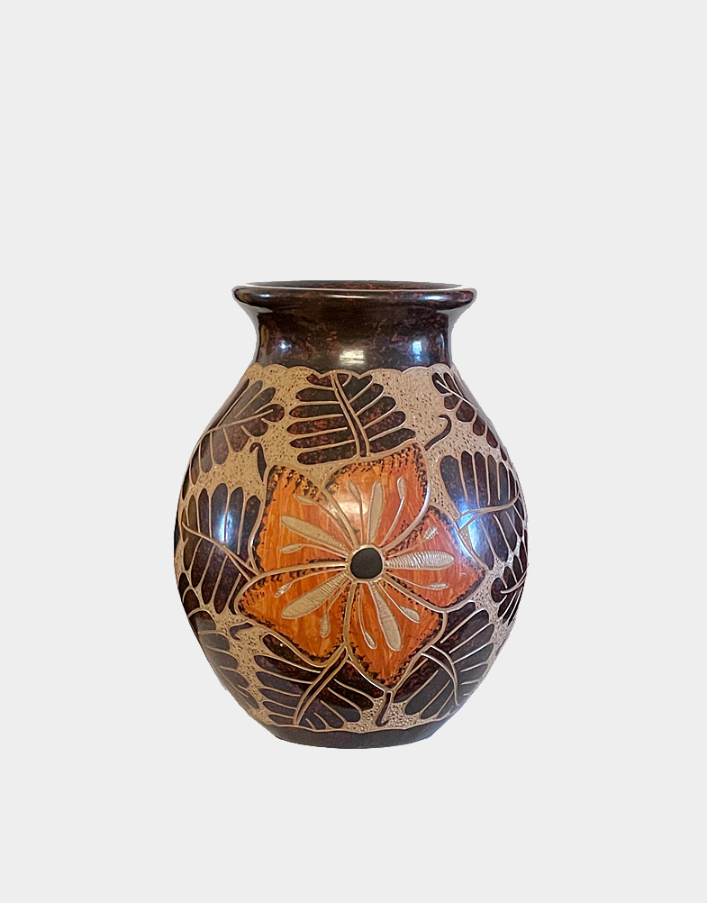 Original terracotta vase by famous Nicaraguan artist Jacobo Potosme, inspired by Madriz. Ideal for your home decor. Shop with free shipping at Craft Montaz.