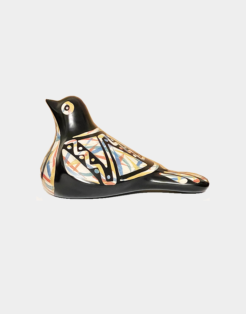 This beautiful Dove pottery artwork is made by Rogger Crisanto artist from Chulucanas town in Peru. It's fully handcrafted in black and creamy white color.