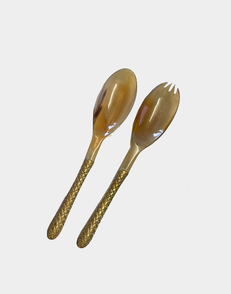 This nice salad serving spoon set is made of bull's horn and the handles are crafted with brass metal. Shop this unique salad server with free shipping at Craft Montaz.