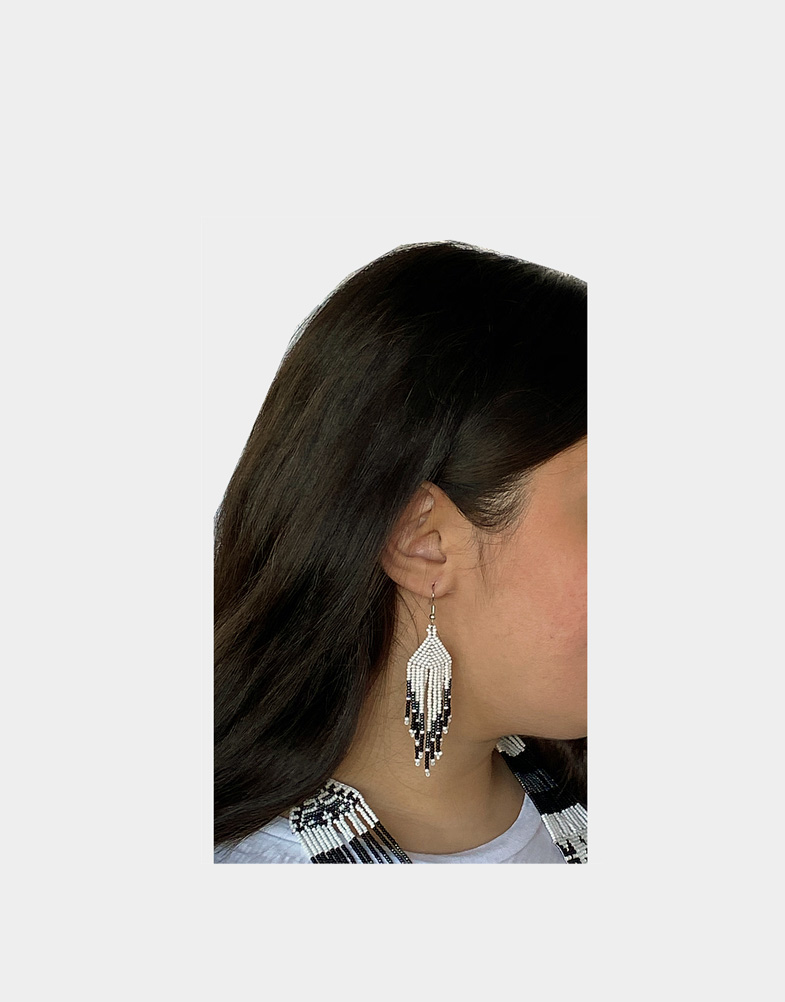 black and white necklace set-c